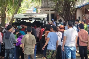 Lật đò chở 12 người đi chùa giữa sông Đồng Nai, 1 phụ nữ tử vong 