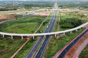Hình ảnh đường cao tốc Phan Thiết - Dầu Giây chuẩn bị đưa vào sử dụng