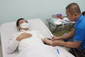 Bí thư Tỉnh ủy Đồng Nai cùng hơn 200 người đã tham gia hiến máu cứu người