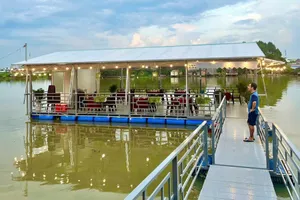 Đồng Nai: Nhà hàng nổi ‘mọc’ trên sông Cái 