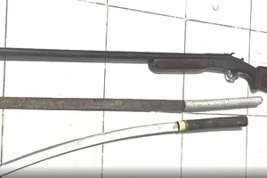 Mang theo súng, kiếm đi giải quyết mâu thuẫn thì bị Tổ công tác 161 tóm gọn