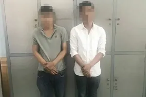 Dùng xe cẩu trộm 2 vỉ sắt ở Đồng Nai mang lên TP.HCM cất giấu