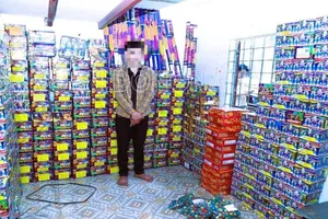 Nam thanh niên giấu nửa tấn pháo nổ trong phòng trọ