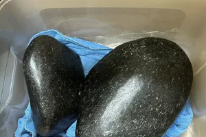 Bắt cụ bà 84 tuổi trong vụ lừa bán cục đá đen là 'bảo vật' có giá hơn 300 tỉ 