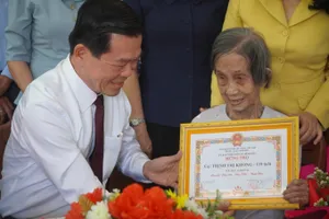 Bí thư Tỉnh uỷ Đồng Nai thăm, mừng thọ cụ bà 119 tuổi