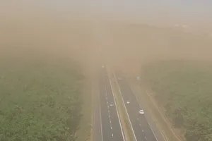 Chống 'bão bụi' từ sân bay Long Thành tràn lên đường cao tốc, khu dân cư ra sao?