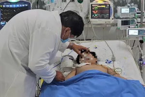 Vụ hơn 500 người ngộ độc sau ăn bánh mì: 2 bé ngộ độc rất nặng