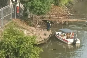 Thi thể một phụ nữ không mặc áo trôi trên sông Đồng Nai