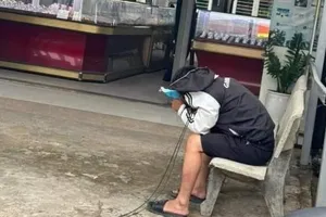 Chủ tiệm vàng quật ngã kẻ cướp giật dây chuyền trong tiệm