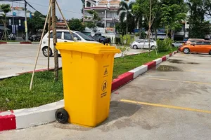Bãi đậu xe lớn nhất TP Biên Hòa đã có thùng rác