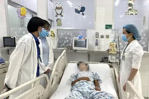 Đang chơi, bé trai bị sét đánh trúng ngưng tim, ngưng thở