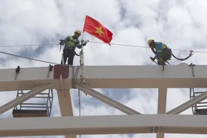 Cận cảnh lắp dựng vòm thép 'khủng' nhà ga sân bay Long Thành