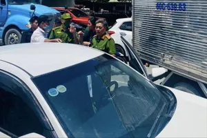 Công an thông báo 3 người nước ngoài vờ đổi rồi tráo tiền ở Đồng Nai 