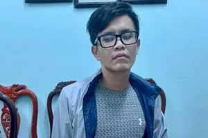 Đồng Nai: Bắt nghi can thủ súng đạn lái ô tô đi bán ma tuý