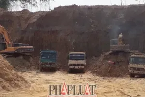 Truy tố nguyên Chủ tịch, Phó chủ tịch xã để xảy ra 'đại công trường' khai thác đất lậu