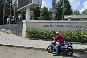 Kiến nghị tháo dỡ hàng rào trước Quảng Trường tỉnh Đồng Nai để dân có thêm không gian công cộng