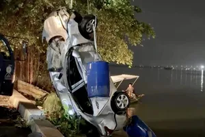 Khu Quản lý đường bộ IV báo cáo vụ ô tô rơi xuống sông Đồng Nai