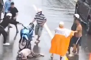 Nguyên nhân khiến người đàn ông đi ô tô đánh, đuổi chém 2 phụ nữ trên đường