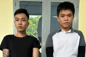 Đồng Nai: Bắt 2 thanh niên đổ xăng vào nhà, đe dọa giết người 