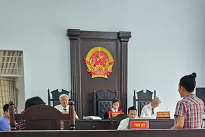 3 bị cáo vụ 'bị khởi tố vì làm phiền người khác 20 phút' đều bị phạt tù giam