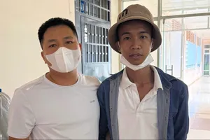 Nam thanh niên đuổi đánh Shipper chảy máu mũi