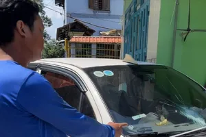 Đồng Nai: Tạm giữ người dùng dao phay chém ô tô đậu bên đường 