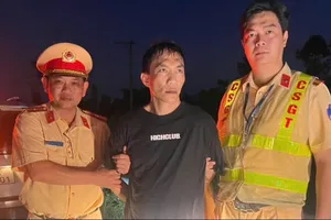 Mang cáp điện của camera trên cao tốc TP.HCM - Dầu Giây đi bán thì bị bắt