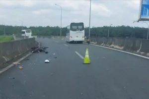 1 người bị xe khách tông tử vong trên đường dẫn cao tốc TP.HCM - Long Thành - Dầu Giây