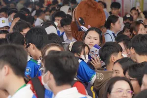 'Biển người' trong ngày hội việc làm tại sân bay Long Thành