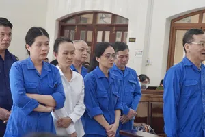 Giảm án cho 2 cựu hiệu trưởng Trường Đại học Đồng Nai và nhiều thuộc cấp