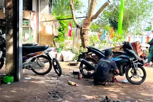 Công an Đồng Nai kiểm tra tiệm sửa xe để phòng ngừa tiếp tay cho 'quái xế’