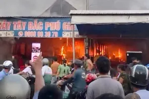 Quán thịt chó ở Đồng Nai bốc cháy dữ dội