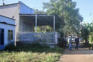 Người phụ nữ nghi bị bắn tử vong trước cửa nhà