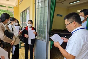 Những thí sinh đặc biệt ở Tây Nguyên: Chủ tịch mặt trận xã lần thứ 2 đi thi