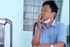 Phó chủ tịch, chánh thanh tra huyện bị tố hút thuốc khi tiếp công dân