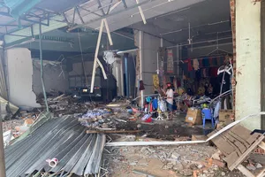 Xe tải lao vào 3 nhà dân ở nơi từng xảy ra tai nạn thảm khốc