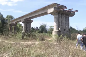 Cầu bỏ hoang 20 năm: Đắk Lắk muốn phá bỏ, Đắk Nông muốn giữ