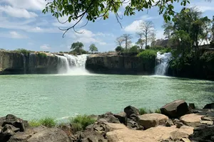 Tài xế khu du lịch bị nước cuốn trôi, nhiều hành khách thoát hiểm 