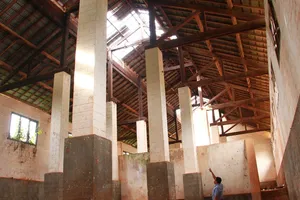  'Nhà Bảo Đại' cạnh trường học đang xuống cấp khiến giáo viên và học sinh lo lắng