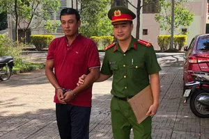 Công an Đắk Nông bắt bị can trốn truy nã 10 năm về tội mua bán người