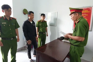 Mâu thuẫn trên bàn nhậu, gọi người đến chém loạn xạ