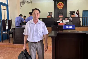 Vụ cựu chủ tịch xã cố ý làm trái: Tạm dừng phiên tòa 5 ngày để VKS bổ sung chứng cứ