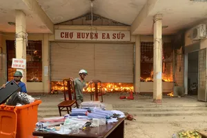 Cháy lớn ở chợ huyện biên giới Ea Súp, Đắk Lắk