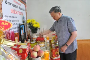 Bộ trưởng Tô Lâm thăm gia đình các liệt sỹ ở Đắk Lắk 