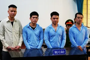 Luật sư đề nghị hoãn, đổi kiểm sát viên nhưng phiên tòa vẫn tiếp tục