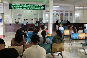 Ngày đầu làm biển số định danh: Đường truyền chậm, cập nhật dữ liệu còn khó khăn