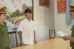 Bắt giam người đàn ông buôn bán móng gấu ngựa