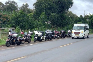 Xử lý dàn xe phân khối lớn vi phạm tốc độ trên đường Hồ Chí Minh