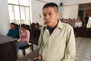 Chạm mũ bảo hiểm vào người nhau cũng thành án mạng