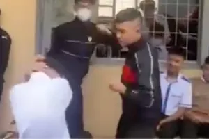 Yêu cầu báo cáo thông tin nam sinh bị đánh tới tấp trước lớp học ở Đắk Lắk